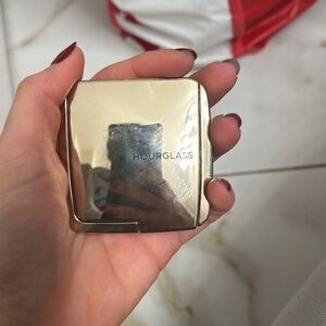Hourglass
Ambient® Lighting Bronzer